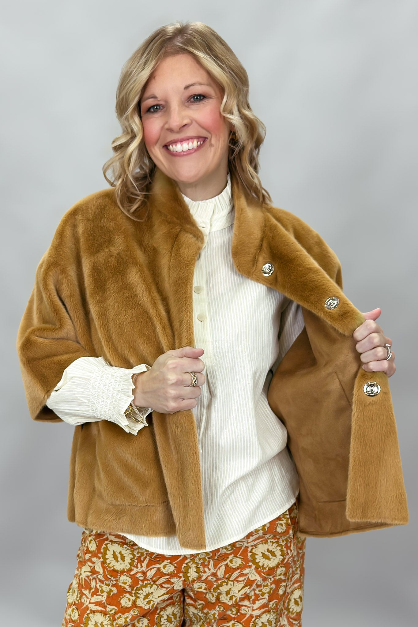 Ivy Jane Faux Fur Cape, Camel