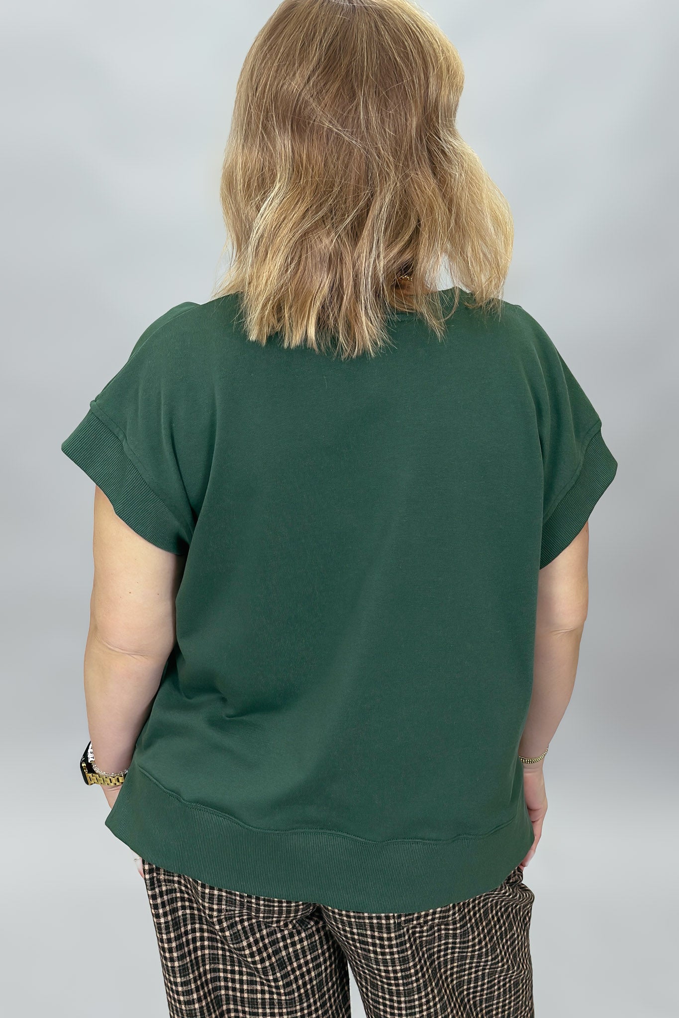 Entro Simple Romance sleeveless V-neck green pleated top, back view