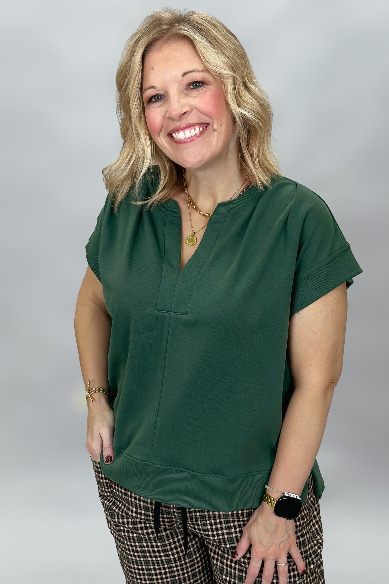 Entro Simple Romance sleeveless V-neck green pleated top, alternate view